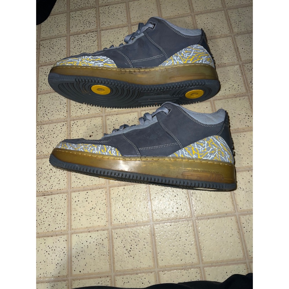 Jordan Fusion 3 Men's Size 12 Flint
Grey Varsity Maize Silver
323626-071 - Picture 3 of 8